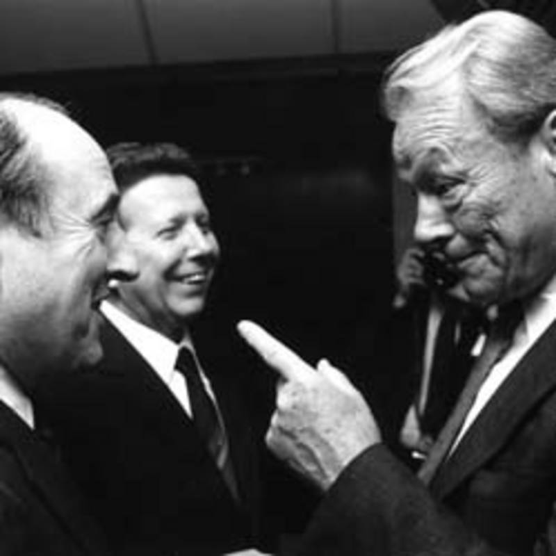 Bernard Lown und Evgenij Chazow treffen sich mit Willy Brandt, 1992. Foto: Archiv