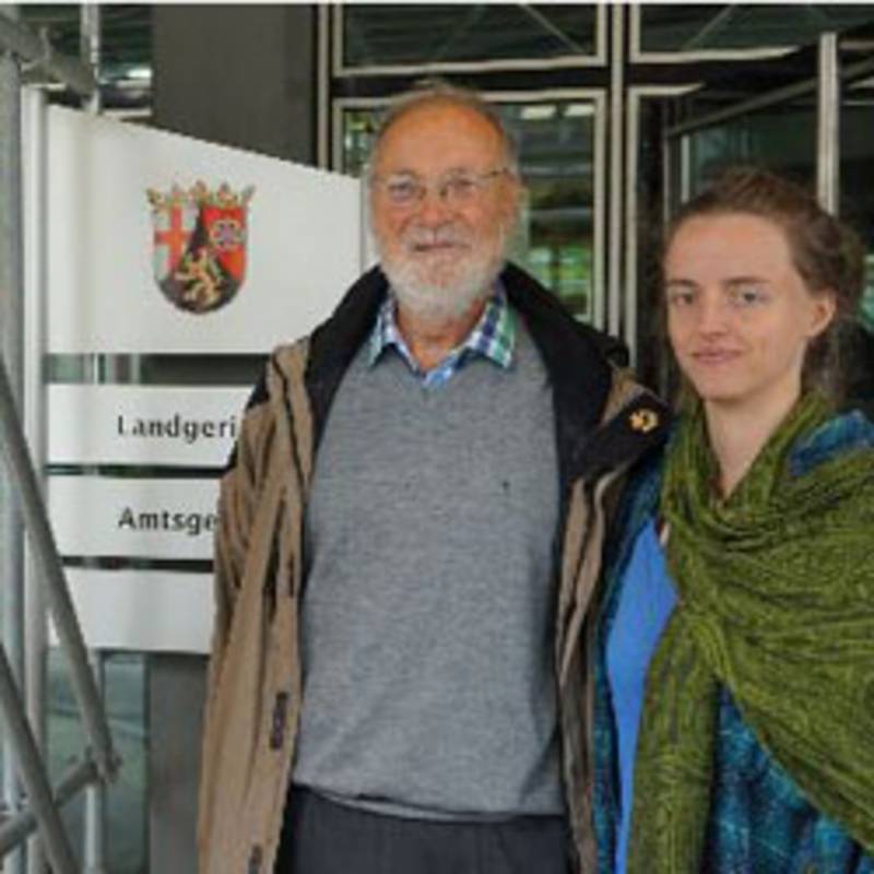 Vor dem Landgericht am 25.9.2019: Ernst-Ludwig Iskenius, Karen Semiramis Welhöner. Foto: Prozesskampagne Wider§pruch