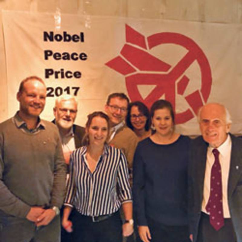 Mitglieder der IPPNW bei der Übergabe des Friedensnobelpreises an ICAN, 2017. Foto: ICAN