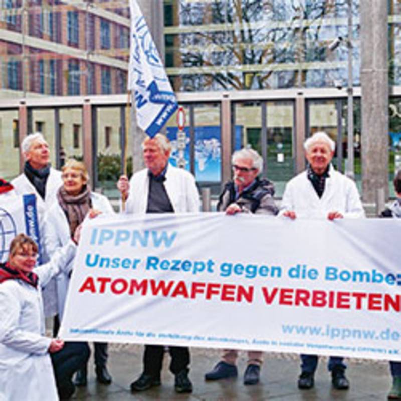 "Atomwaffen verbieten!"