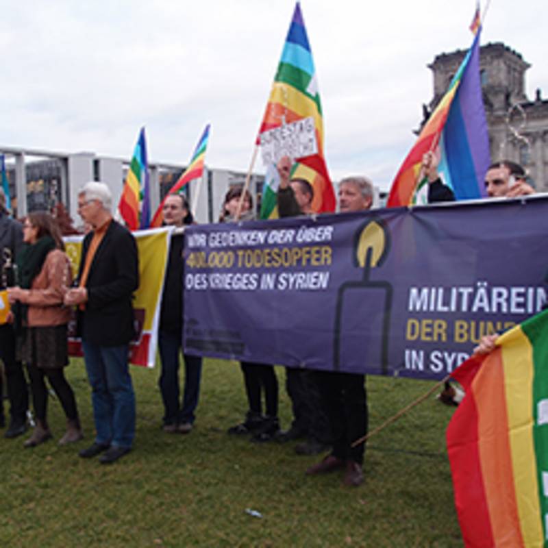 Protestaktion der Kampagne "Macht Frieden" am 18. Oktober 2019 vor dem Bundestag, Foto: IPPNW