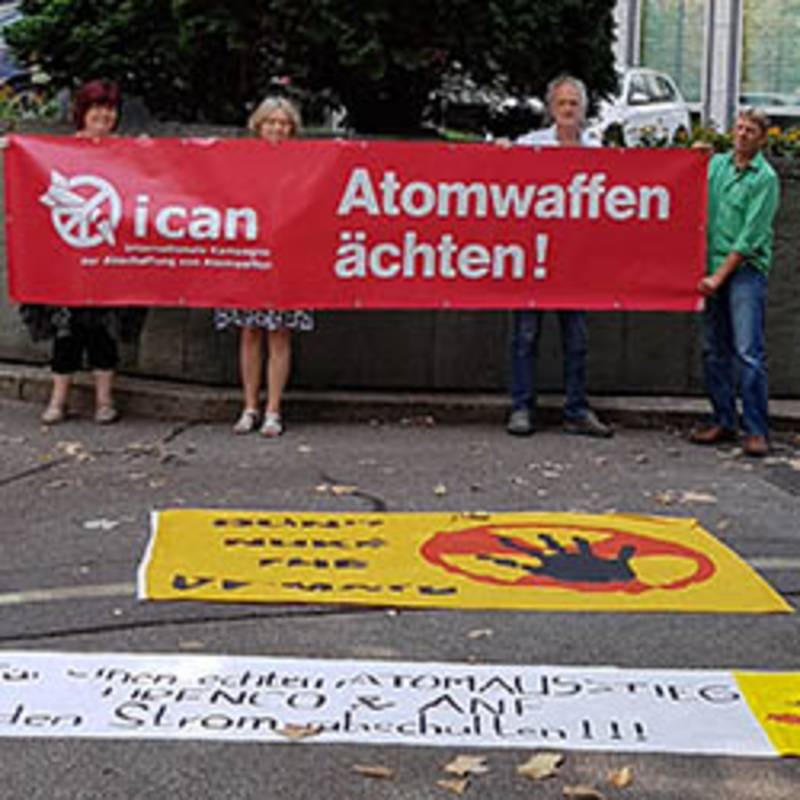 Protest gegen Urananreicherung vor dem RWE-Tower in Essen. 