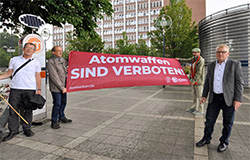 Flaggentag der Mayors for Peace. Foto: Anja Kador/Pressestelle der Stadt Dortmund
