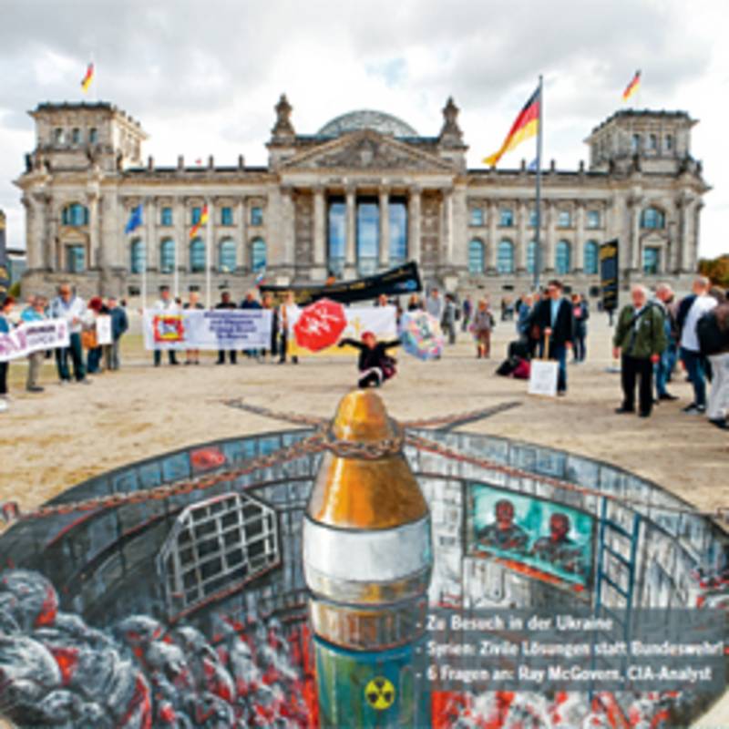 Aktion des IPB-Friedenskongresses am Bundestag Berlin. Foto: (c) Bilal el Soussi