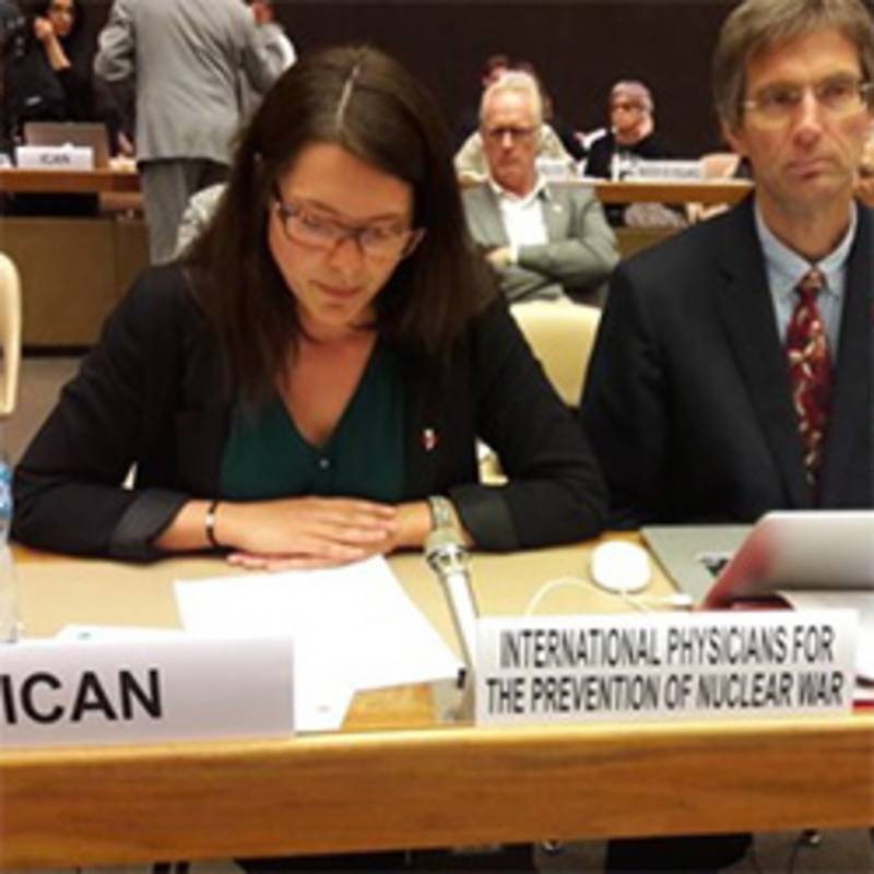 Clara Levin, IPPNW, redet vor der UN-Sonderarbeitsgruppe. Die Eliminierung von Atomwaffen ist eine Aufgabe für alle Staaten. Foto: IPPNW