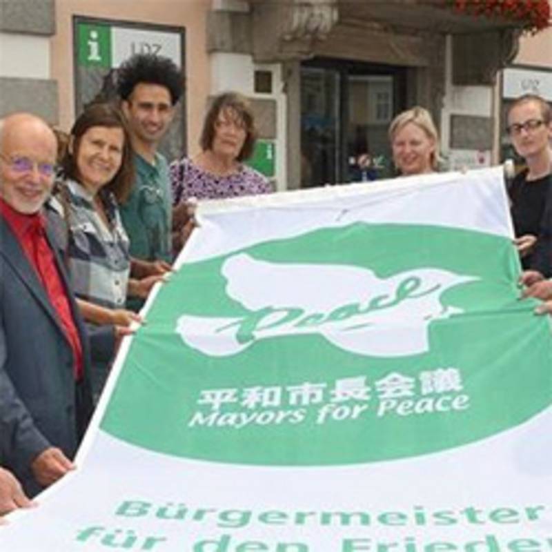 In 200 Städten Deutschlands werden die BürgermeisterInnen heute Flaggen der „Mayors for Peace“ vor ihren Rathäusern hissen, Foto: atomwaffenfrei.jetzt.de