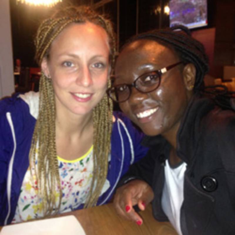 Claudia mit Iwaret Mary Otiti (Ärztin und Epidemiologin) in Nairobi