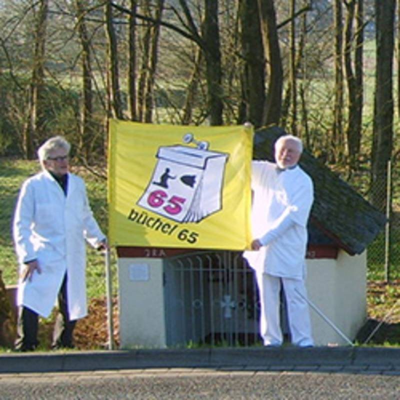 Ärzte und Ärztinnen der IPPNW-Regionalgruppe Bremen halten eine Mahnwache vor dem Fliegerhorst Büchel in der Eifel.