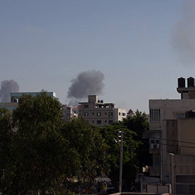 Die israelische Luftwaffe bombadiert Ansar 8.7.2014, Foto: Basel Yazouri, Wikimedia