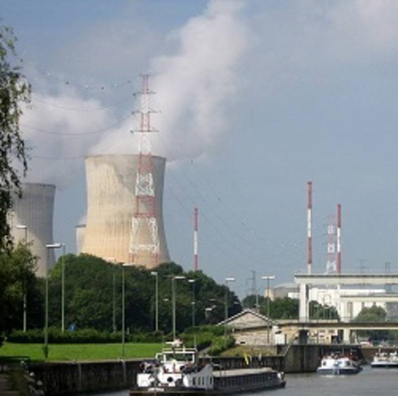 Foto: Atomkraftwerk Tihange. By Maarten Sepp [CC BY-SA 3.0 (https://creativecommons.org/licenses/by-sa/3.0)], via Wikimedia Commons