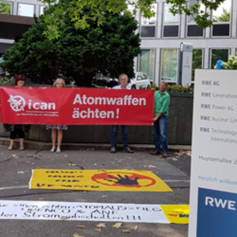 Foto: Anti-Atom-Initiativen fordern von RWE die sofortige Schließung von Urenco, Foto: Arbeitskreis Umwelt (AKU) Schüttorf