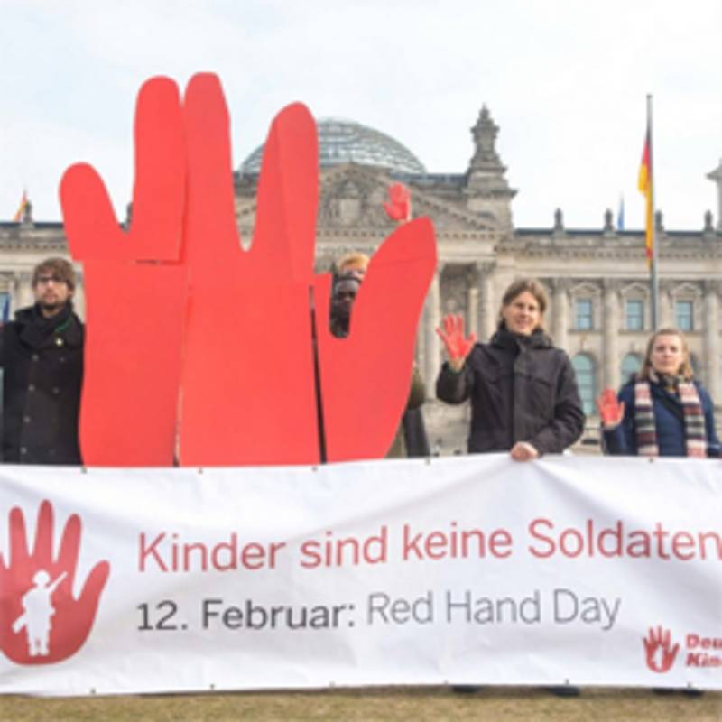 Aktion gegen den Einsatz von Kindersoldaten vor dem Bundestag 2018, Foto: terre des hommes, Christian Jungeblodt