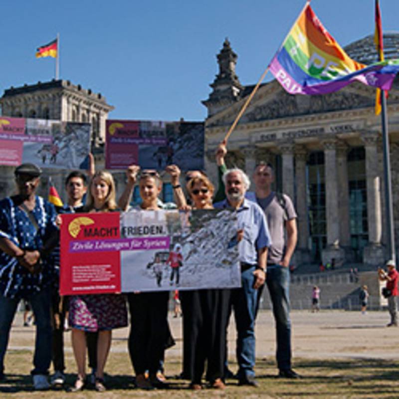 Auftakt der Kampagne "MACHT FRIEDEN - Zivile Lösungen für Syrien" vor dem Bundestag, Foto: IPPNW