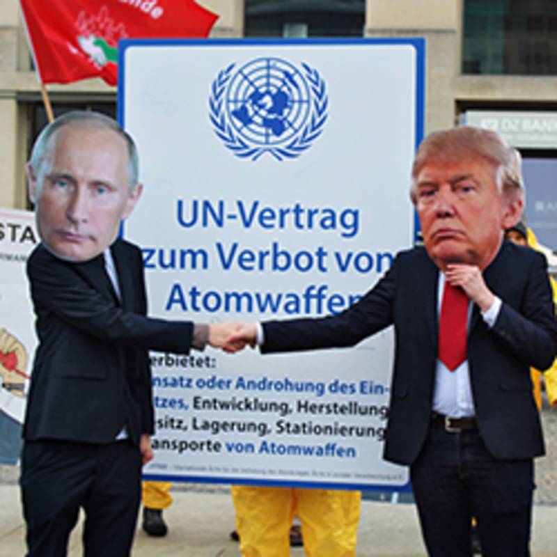 Reden statt Rüsten! INF-Vertrag retten, Straßentheater für Abrüstung an den Botschaften der USA und Russlands, 1.2.2019, Foto: IPPNW