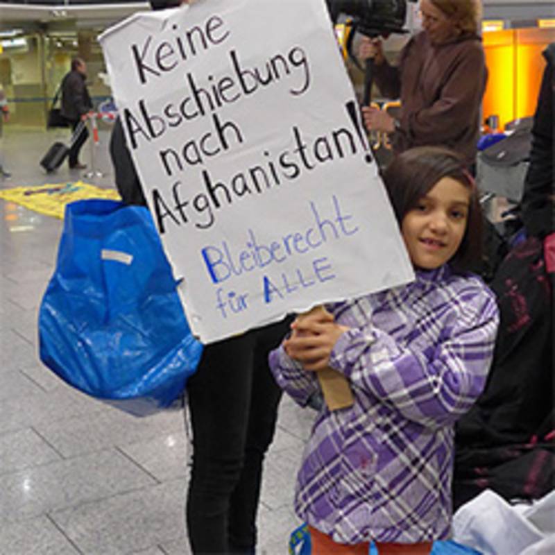 Demonstration gegen Abschiebungen nach Afghanistan am 14.12.2016 am Frankfurter Flughafen. Foto: IPPNW