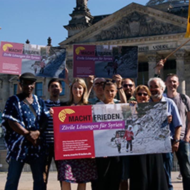 Fotoaktion zum Start der Kampagne "Macht Frieden - Zivile Lösungen für Syrien", www.macht-frieden.de