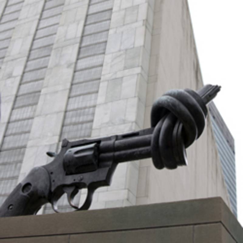 Skulptur vor den UN. Foto: Ernst Rüge