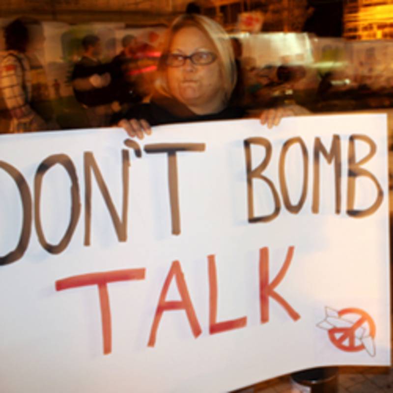 "Don't bomb talk", Demonstration in Israel 2011, Foto (bearbeitet): © Danny Bogomolni