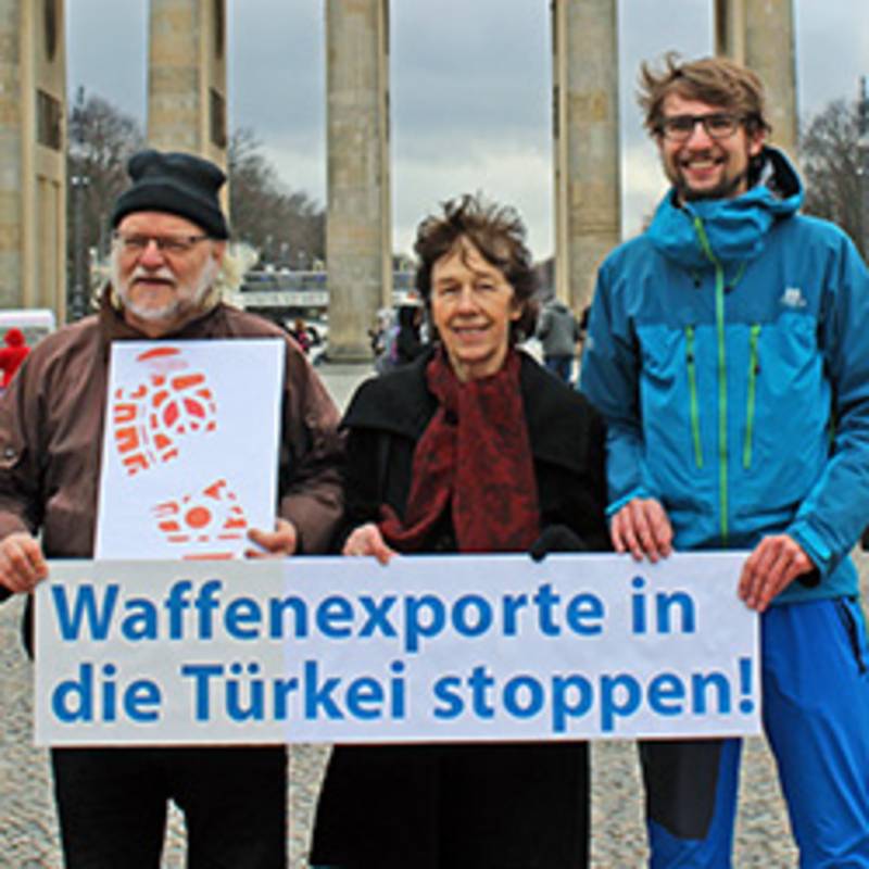 Protestaktion gegen Waffenexporte in die Türkei vor dem Brandenburger Tor in Berlin, Foto: IPPNW