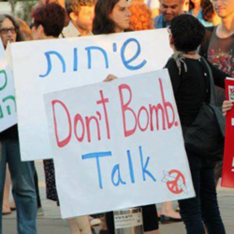 Israelische Friedensaktivisten demonstrieren für Dialog statt Bomben, Foto (bearbeitet): © ICAN