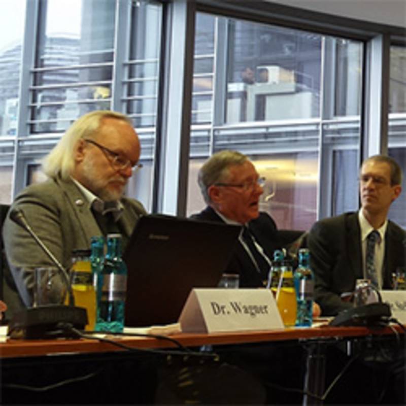 IPPNW-Delegation im Gespräch mit Abgeordneten des Menschenrechtsausschusses des Deutschen Bundestages, Foto: IPPNW