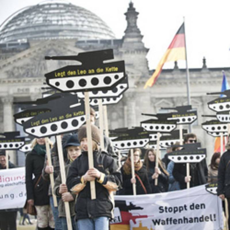 Protest der Kampagne "Aktion Aufschrei - Stoppt den Waffenhandel" gegen Rüstungsexporte vor dem Bundestag, Foto: IPPNW